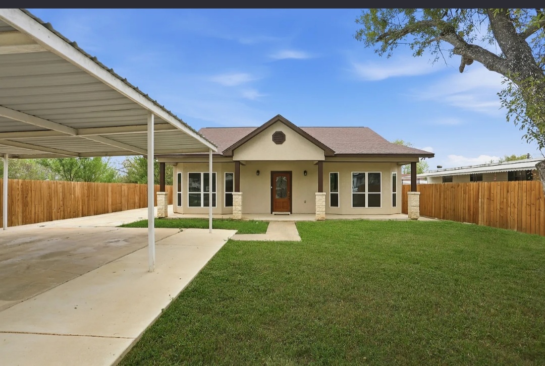 HOME WITH LUXURY FINISHES